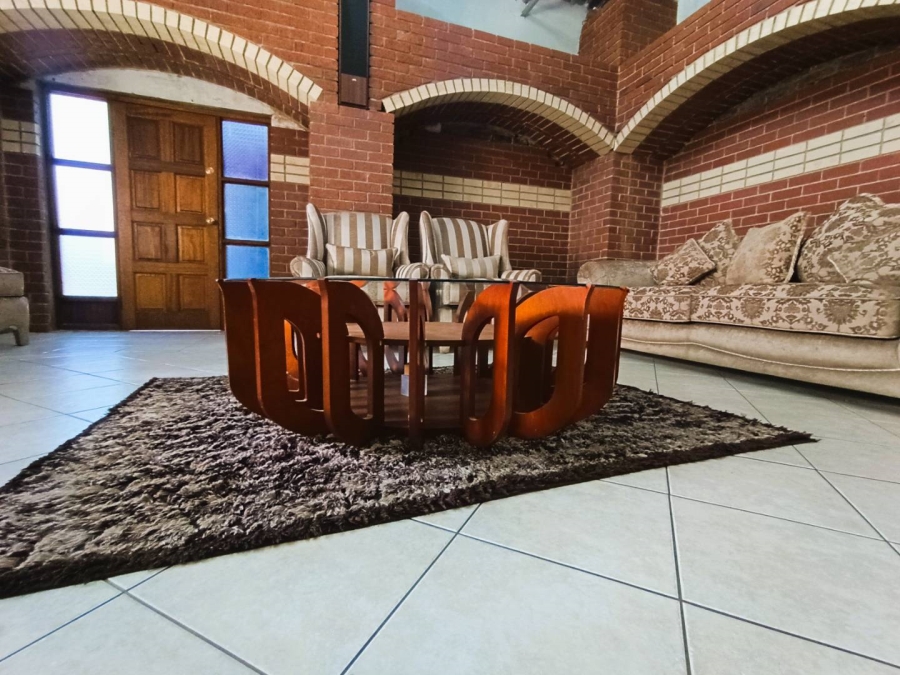 5 Bedroom Property for Sale in Fichardt Park Free State